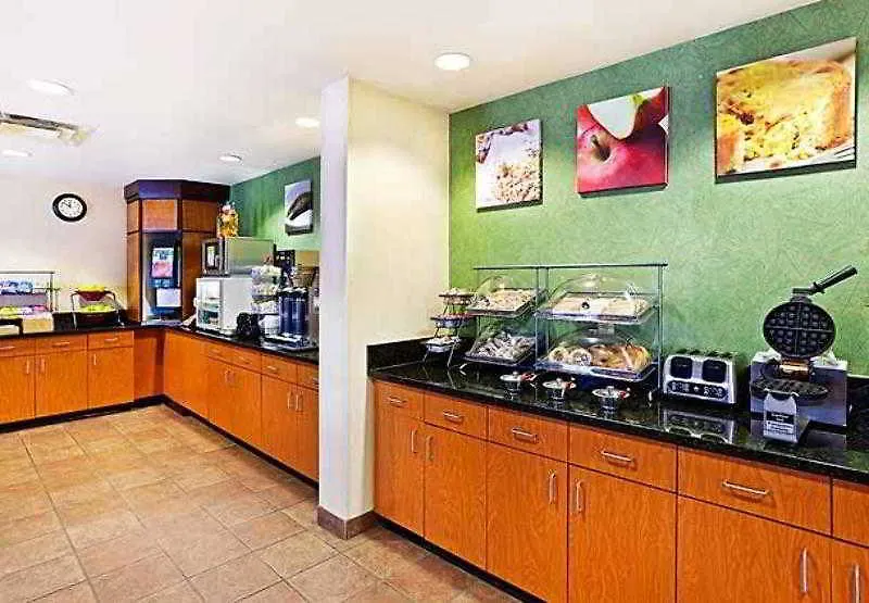 Fairfield Inn & Suites Charlotte Arrowood 3*,